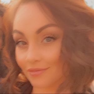 Meet your Posher, Alexis